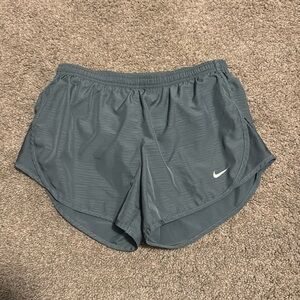 Nike running shorts - army green